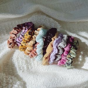 12 pcs Assorted scrunchies velvet hair scrunchies hair bands hair accessories